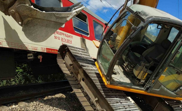 Локомотивът на бързия влак № 2612 от Варна за София