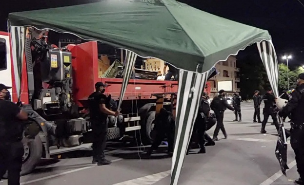 МВР разпространи кадри от акцията срещу палатките в София