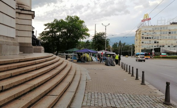 Полицията е започнала акция по премахваме на палатковите лагери в