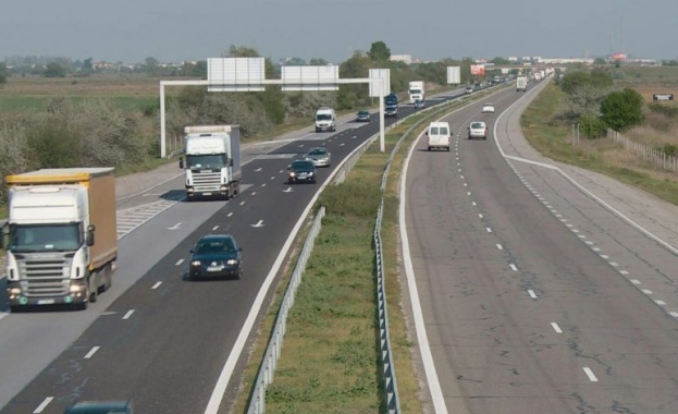 Временно е ограничено движението в двете посоки от пътен възел