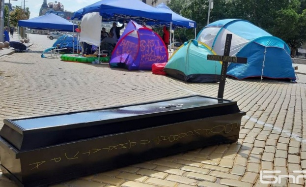 Бойко Борисов се опитва отчаяно да се дистанцира от това