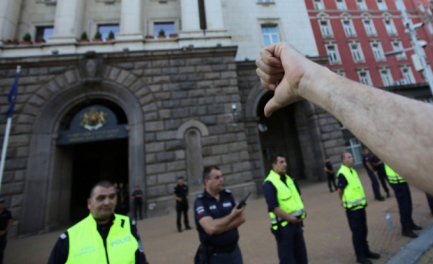 Всички протестиращи арестувани при среднощната акция по преместването и премахването