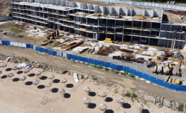 Природозащитници организират днес масово плажуване на плажа пред подпорната стена