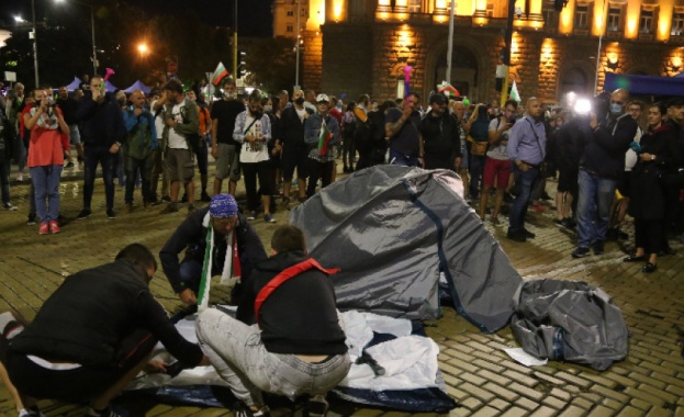 Отново са издигнати палатковите лагери на протестиращи срещу правителството на