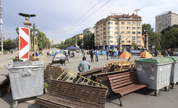 Блокирани остават трите възлови кръстовища в София 