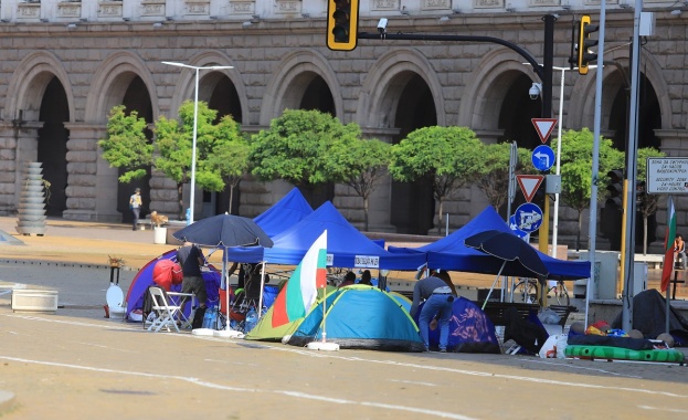 Спокойно мина нощта освен напрежението от коя страна ще дойде