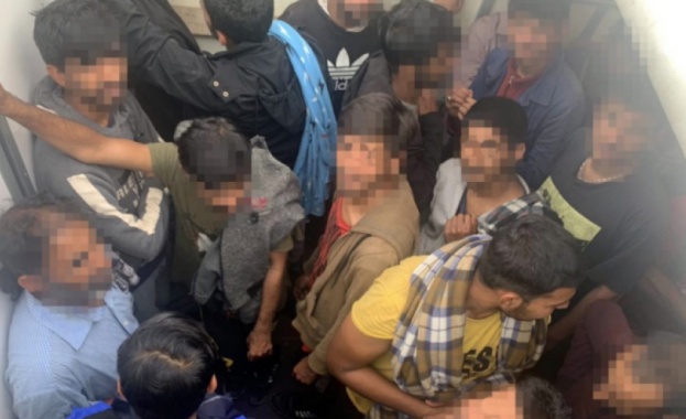 Хванаха нелегални мигранти до границата с България