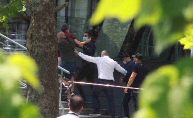 И вторият задържан заради напрежението и стълкновенията по време на