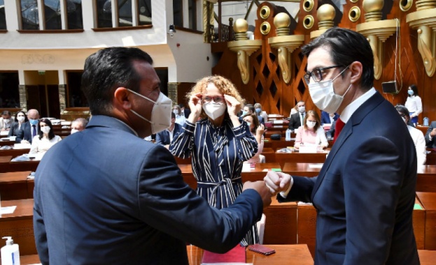 Лидерът на СДСМ Зоран Заев и лидерът на Демократичния съюз