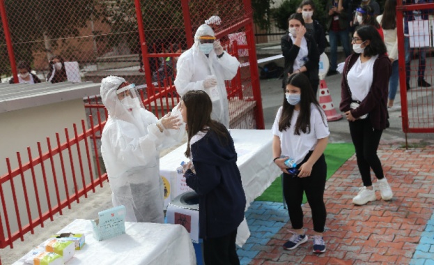 С един месец се отлага началото на новата учебна година