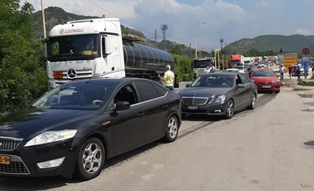 Протестната блокада на пътя за граничния пункт Калотина бе вдигната