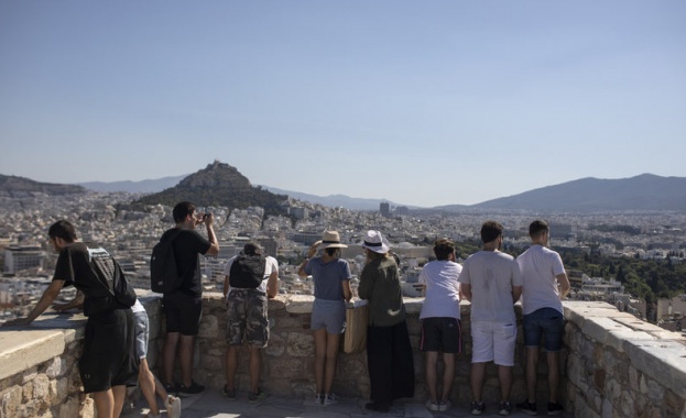 За туристите в Гърция става все по-трудно