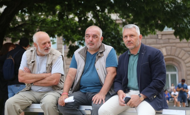 Отровното трио: Няма да мръднем от площада докато не освободим България