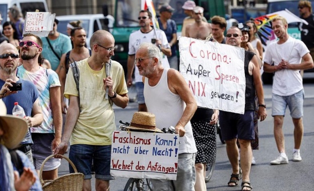 Близо хиляда души се събраха вчера в центъра на германския