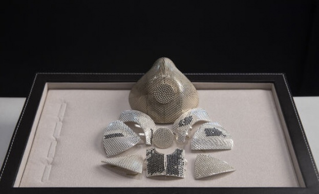 Израелски бижутери създават маска за лице на стойност милион и