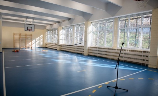 На 700 училища се е наложило да приспособяват стаи за