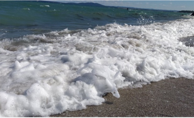 Мъртво вълнение излезе в Бургаския залив С колчета и полицейски