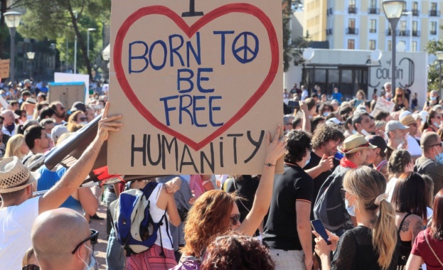 В Брюксел граждани протестираха срещу мерките за борба с коронавируса