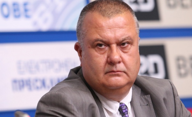 Този тип управление разгражда държавата политически икономически научно и