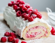 Родени на 2 март