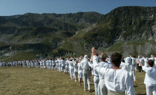 Хиляди последователи на Бялото братство от цял свят се събраха