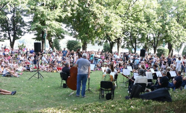 Музикална приказка в Крайдунавския парк на Видин зарадва децата в
