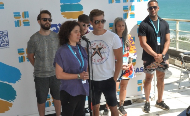 Българският участник в Евровизия Виктория и още звезди от