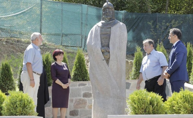 Днес почитаме една знакова историческа личност eдин епически герой владетелят