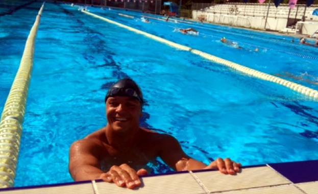 Българинът Цанко Цанков успя да преплува протока Кук с рекордно