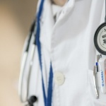 Заплатите на болничните шефове минаха 1 милион годишно