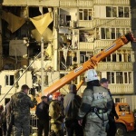 Трима загинали, сред които и дете, след експлозия на газ в блок в Русия 