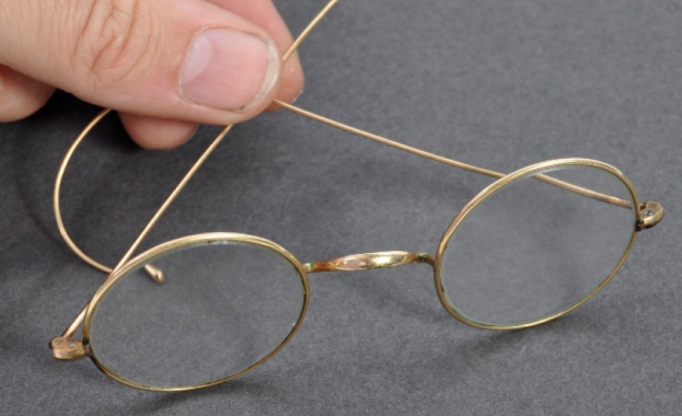 Чифт очила на Махатма Ганди бяха продадени за 260 000