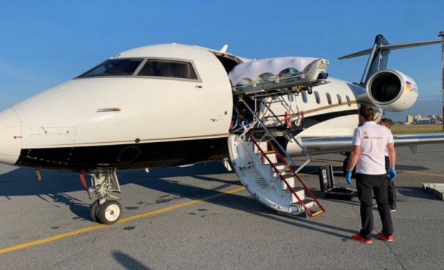 Медицинският самолет който транспортира руския опозиционер Алексей Навални излетя в