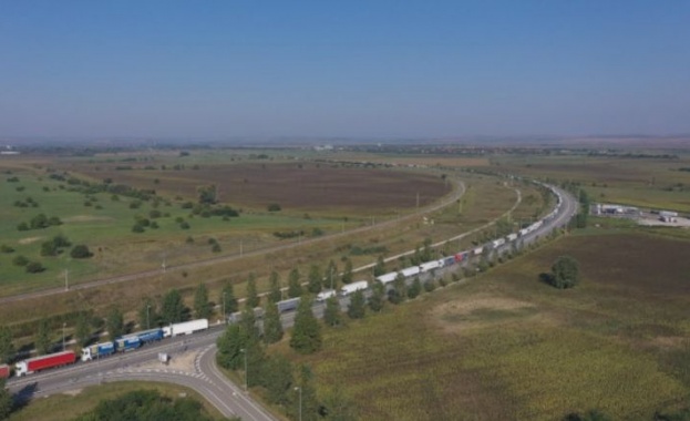 Нов буферен паркинг слага край на колоните от тирове на турската граница