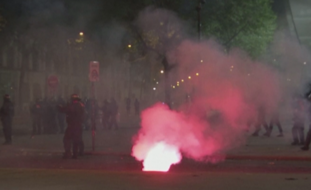 Сблъсъци избухнаха тази нощ в Париж където в няколко части