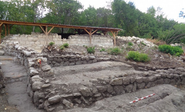 Средновековният град Червен разкрива тайните си