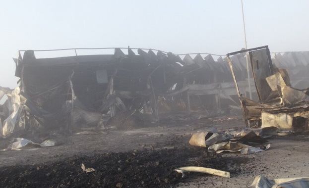 Голям пожар в завод в Катуница, евакуираха 100 души 
