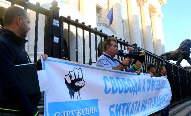 Антиправителствените протести продължават и днес Протестиращи блокираха централния вход Съдебната