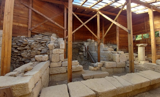 Вицепремиерът и министър на туризма Марияна Николова посети някои от