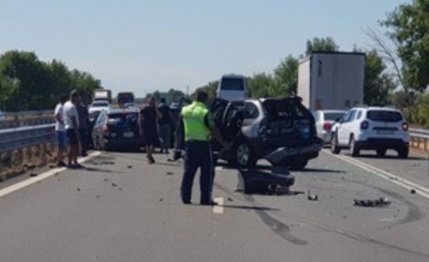 Катастрофа затруднява движението по магистрала Тракия около 152 ия километър в