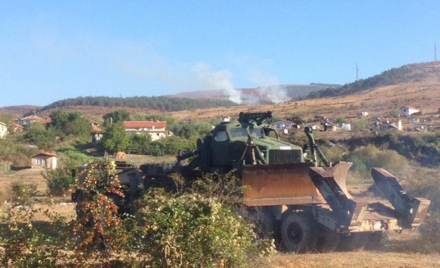 Военнослужещи от Сухопътните войски се включиха в борбата с големия