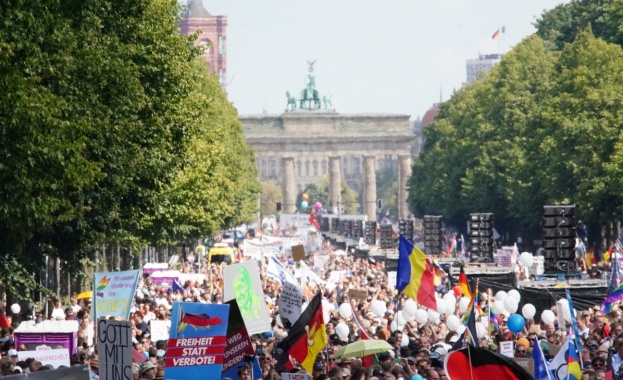 Полицията в Берлин осуети протеста срещу ограничителните мерки