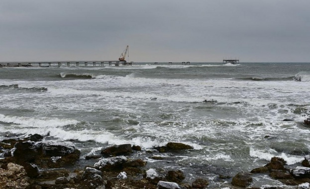 Издирват 19 годишен украински турист изчезнал в морето в Обзор съобщиха