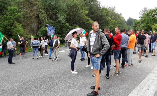 Жителите на Калофер протестират заради безводие Хората се оплакват че