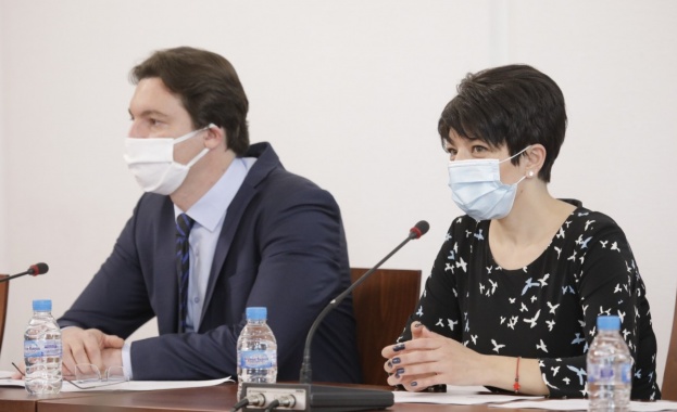 С 11 гласа за 9 против и без въздържал се