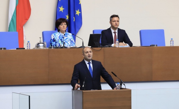 Уважаеми народни представители бягството няма да ви спаси от позора