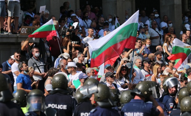 В началото на парламентарния сезон хиляди българи се събраха отново