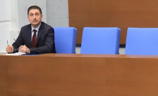 Министърът на вътрешните работи Христо Терзийски даде в НС отчет