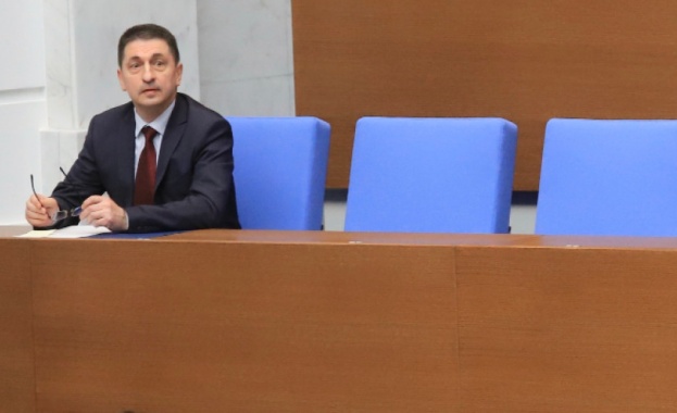 Терзийски пред депутатите: Не бих казал протести, те бяха заявени като въстания Терзийски пред депутатите: Не бих казал протести, те бяха заявени като въстания