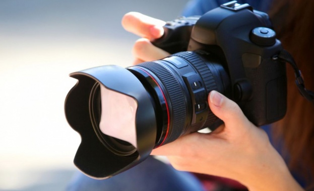 Фотограф на агенция Франс прес е ранен от полицията на